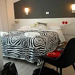 Wuhostel Szálloda Cervia
