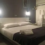 Wuhostel Szálloda Cervia