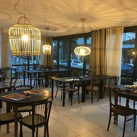 Wuhostel Hotel 3*