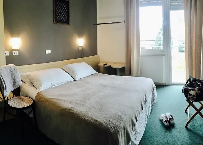 Wuhostel Szálloda 3*