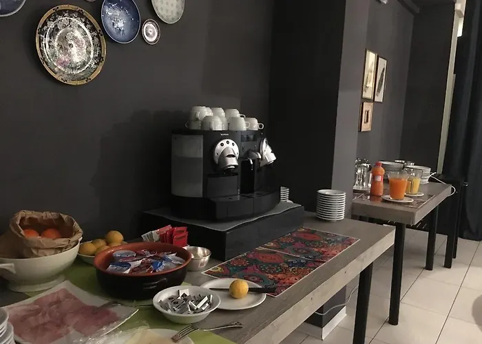 Wuhostel Szálloda Cervia