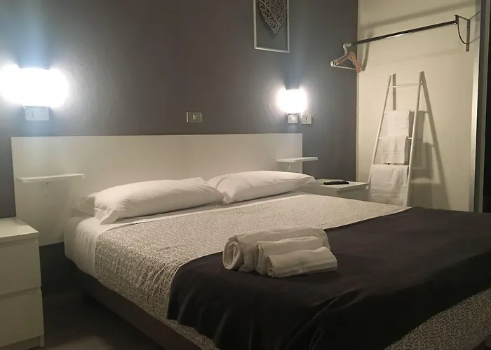 Wuhostel Szálloda Cervia
